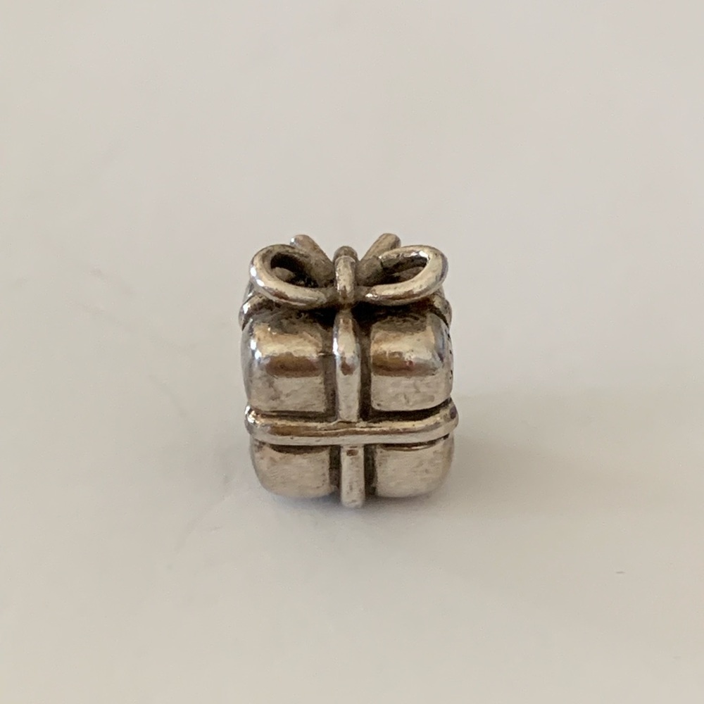 Retired pandora sterling silver present charm.